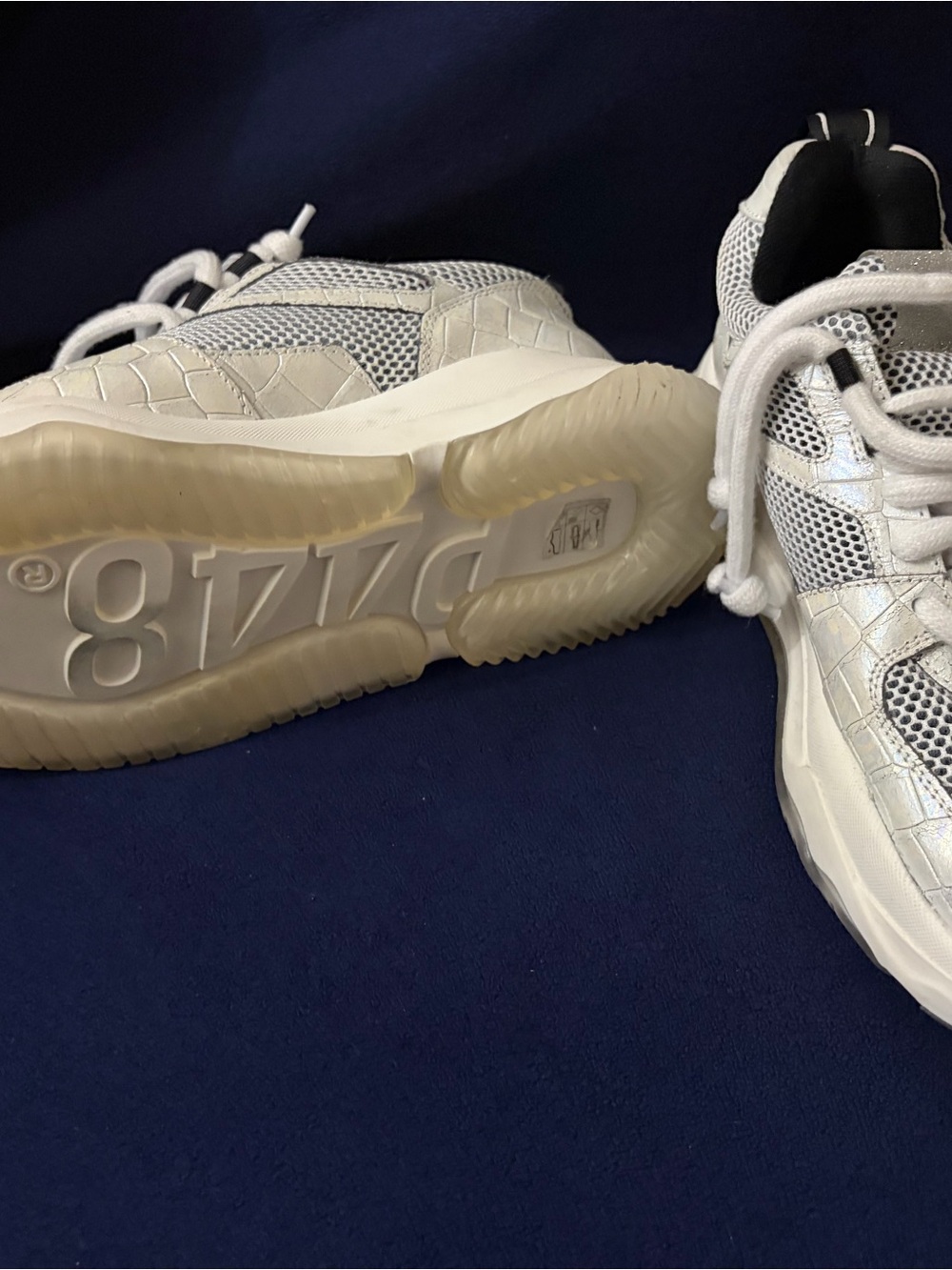 P448 Silver & White Leather Sneakers Sz 39 (US 8.5-9)